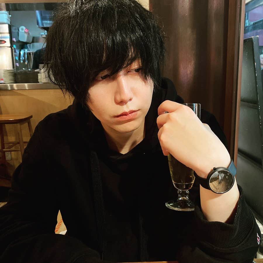 らいるのインスタグラム：「時計頂いちゃった⌚️ .. 【rairy109】 こちらのID ご使用で10パーセントオフになるそうです◎ (クーポン使用期限は本日より1年間)  #mavenwatches #マベン #マベンウォッチズ #腕時計 #時計 #手元倶楽部」