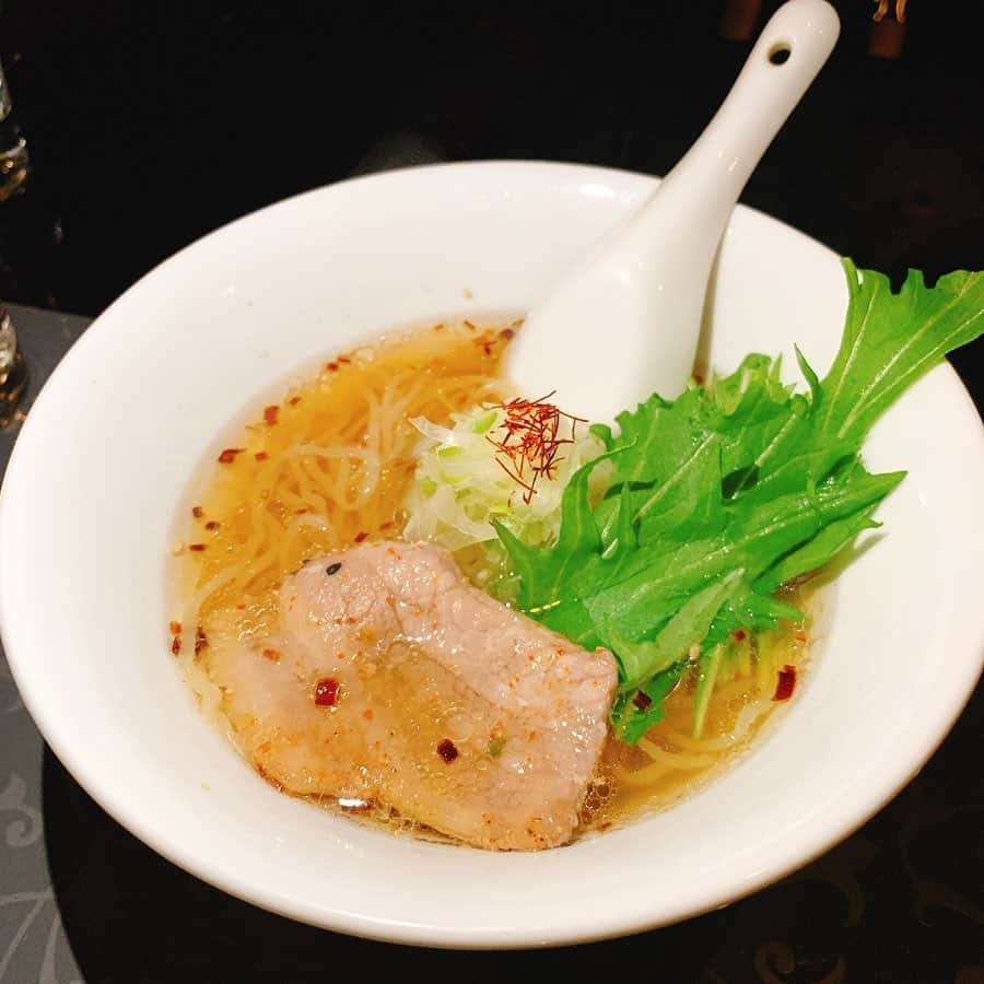 福西崇史さんのインスタグラム写真 - (福西崇史Instagram)「. 行きたかったラーメン🍜 . ダシもきいてて、麺もこだわっていて水分量が多いのにしっかり歯応えあって… . ラーメン懐石だけど、他のもうまくて、量もしっかりあって満足〜🤤🙆‍♂️🍜 . #geneiwagan #予約制 #ラーメン #懐石 #コース #こだわり #醤油 #スープ #ダシ #ラーメンパフェもびっくり #ラーメン界の異端児 #食と健康 #うまし #instagood #instafood」1月28日 18時26分 - takashi_fukunishi