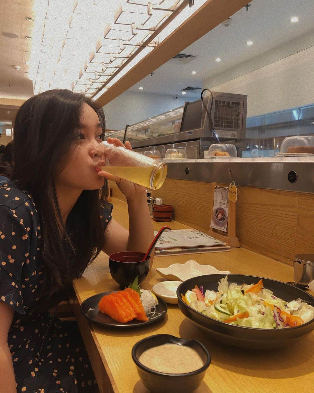 ナディラ・シンディ・ワンタリさんのインスタグラム写真 - (ナディラ・シンディ・ワンタリInstagram)「🍣 🥗 🍲」1月28日 18時33分 - nadilawantari23