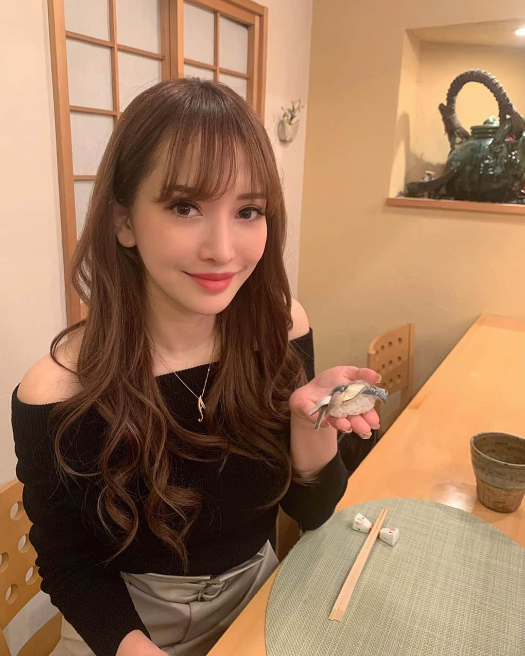 伊東亜梨沙さんのインスタグラム写真 - (伊東亜梨沙Instagram)「久しぶりの與兵衛🍣 安定で美味しすぎて100貫くらい食べれるかもレベル🥱笑 穴子が優勝でした🥇 . . #ありログ #寿司 #鮨 #sushi #與兵衛 #tokyogouroumet #東京グルメ #foodie」1月28日 18時42分 - arisa__917m