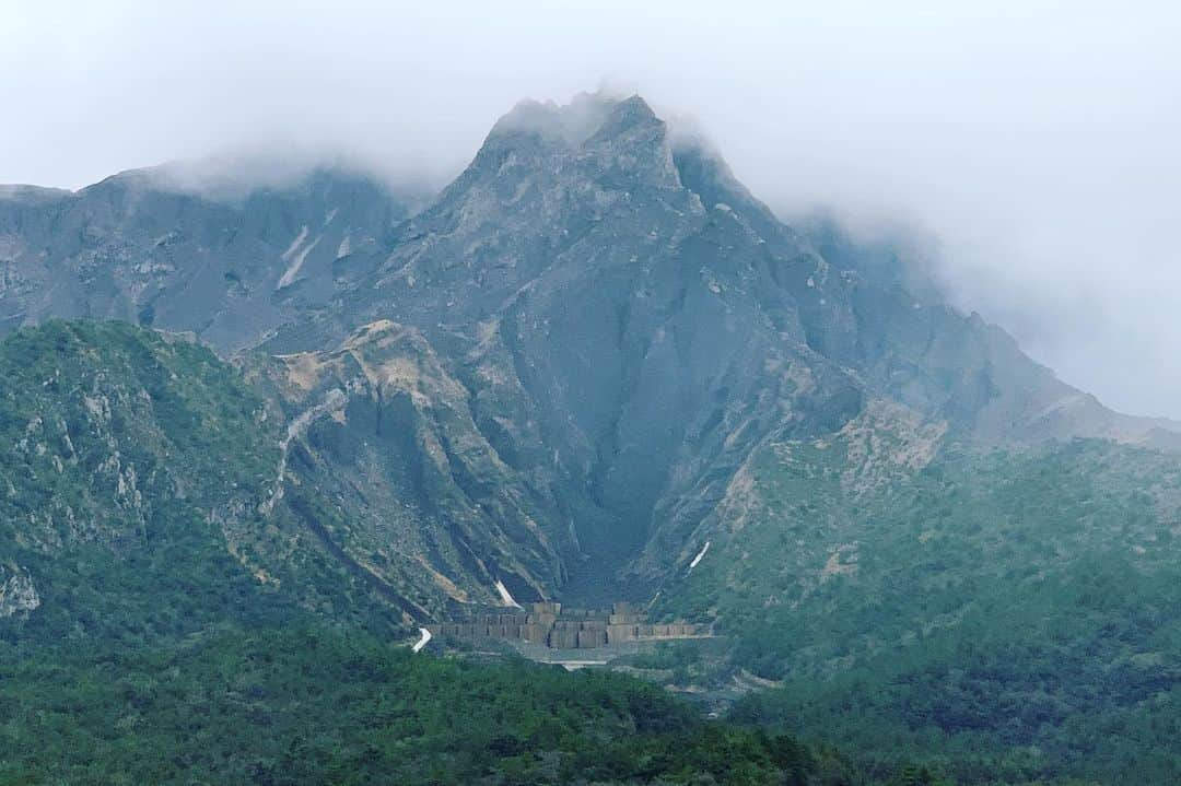 井浦新さんのインスタグラム写真 - (井浦新Instagram)「きっとまた来る 桜島の生命感に感動した🌋  映画【嵐電】 鹿児島ガーデンズシネマで上映中です  28日(火)19:30 29日(水)15:00 30日(木)19:30 31日(金)17:05 1日(土)17:50」1月28日 18時46分 - el_arata_nest