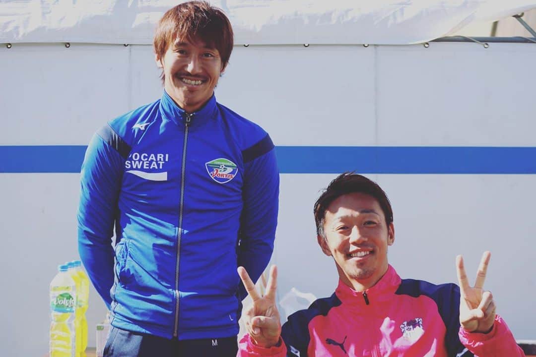 清武弘嗣のインスタグラム：「練習試合 vs 徳島 功暉と久々一緒のピッチでプレーしました！！ お互い怪我なく、1年間頑張ろう！ . #清武三兄弟 #次男と三男 #また一緒のピッチで」