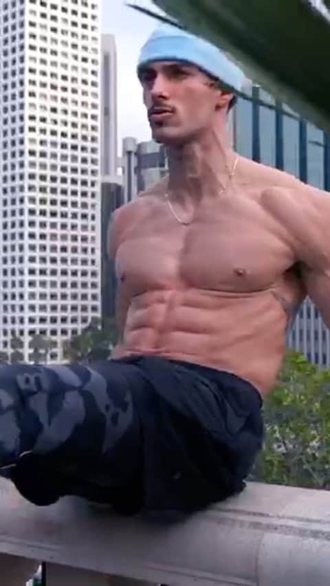 Steven Kellyのインスタグラム：「Hey everyone!! 2020 is off to a great start and I’m so stoked to start posting workouts on this page! My goal is to inspire, motivate and help you push yourselves to accomplish your fitness goals. I’ll be showing my food, supplements and daily habits to prompt you to be the best version of yourself. 💪🏼 Here’s a little intro and there’s much more to come! Feel free to comment below on some future content you’d like to see. Let’s get it...! Thanks to my homie @vadi23_ @vadimagape on the video 📹」