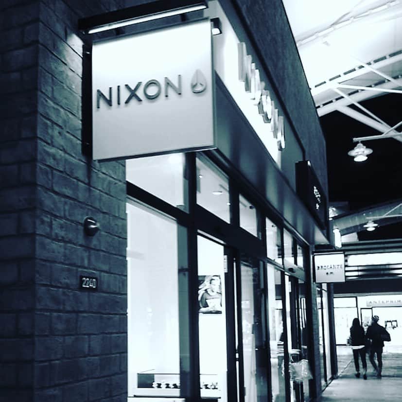 nixon_japanのインスタグラム：「日頃よりNIXON OUTLET 木更津店をご利用頂き誠にありがとうございます。  この度NIXON OUTLET木更津店は2020年2月16日（日）をもちまして閉店させて頂くこととなりました。  これまでのご愛顧、心より感謝申し上げます。また　皆様にはご不便、ご迷惑をお掛け致します。  最終日まで閉店セールを開催しておりますので　お近くにお立ち寄りの際は是非　ご来店ください。 閉店を迎える日まで、皆様のご来店をスタッフ一同　 心よりお待ちしております。 #三井アウトレットパーク木更津  #閉店のお知らせ  #閉店セール」