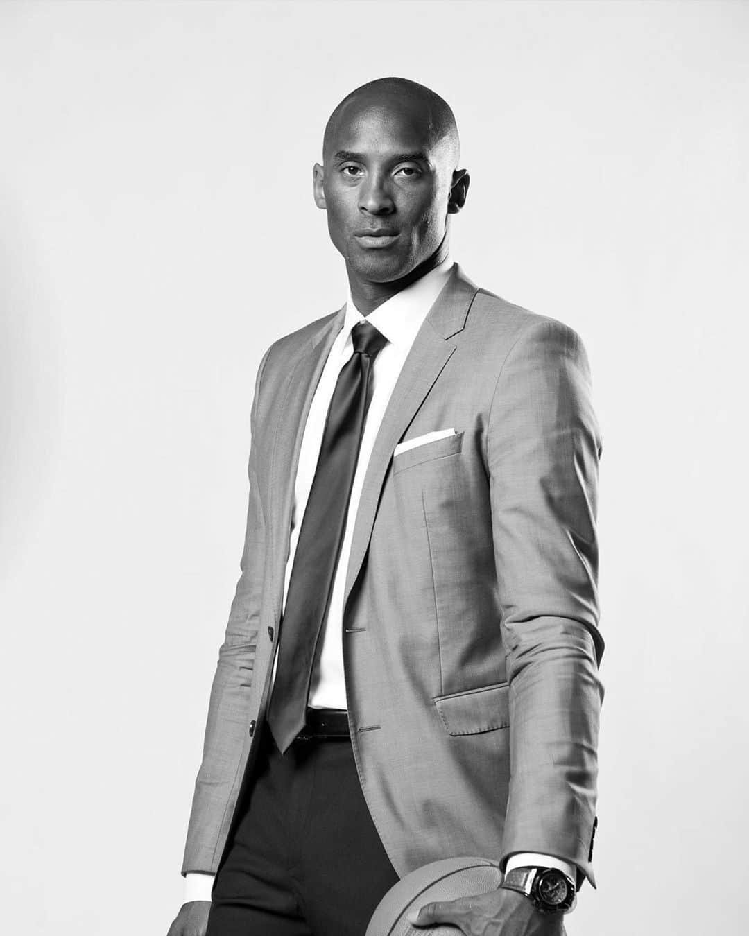 のインスタグラム：「バスケットボール界の伝説 コービー・ブライアント氏@kobebryant、これまでたくさんの感動をありがとうございました。  R.I.P.  #Repost @hublot We are truly sorry to hear about the passing of our Friend of the Brand and legend of basketball @kobebryant. We address our deepest condolences to his family and loved ones. #BlackMamba #kobebryant」