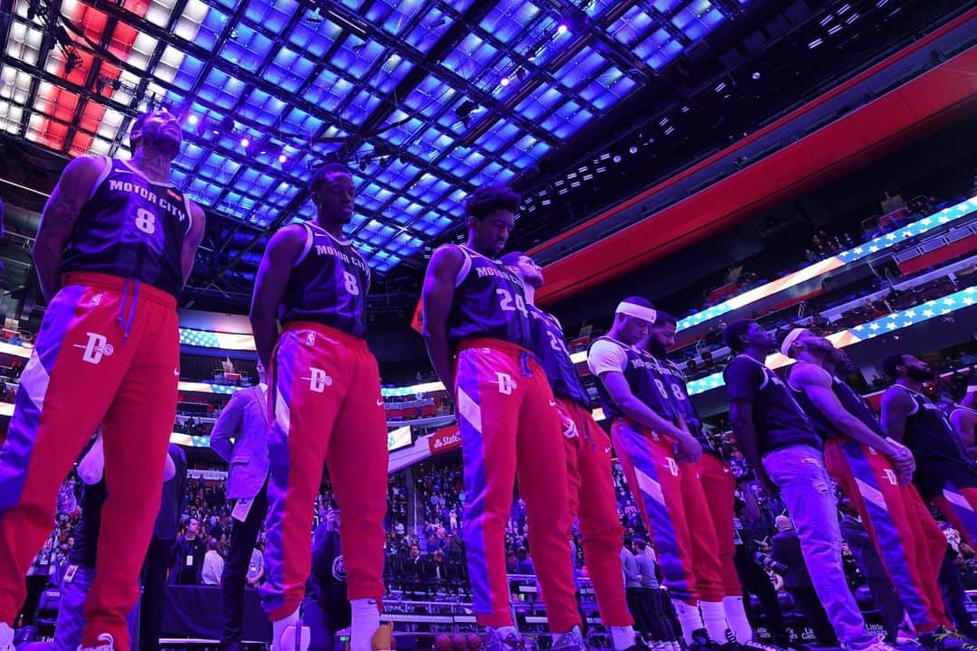 NBAさんのインスタグラム写真 - (NBAInstagram)「The @detroitpistons pay tribute to Kobe Bryant by wearing No. 24 and No. 8 jerseys during pregame introductions.」1月28日 10時53分 - nba