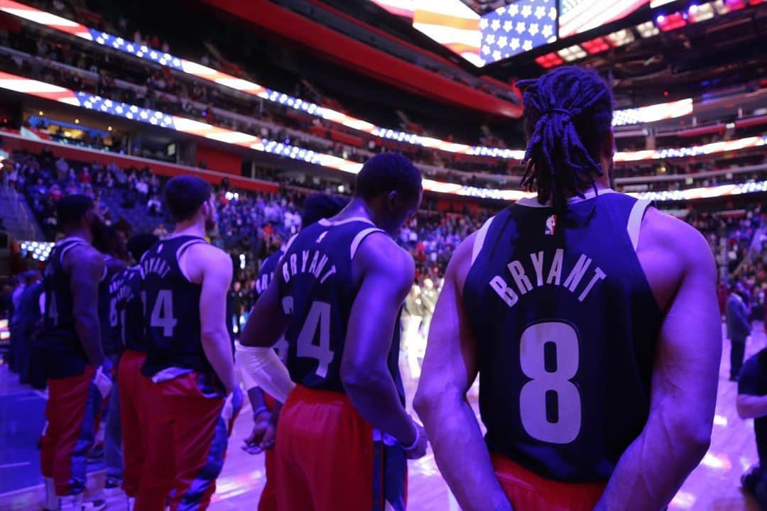 NBAさんのインスタグラム写真 - (NBAInstagram)「The @detroitpistons pay tribute to Kobe Bryant by wearing No. 24 and No. 8 jerseys during pregame introductions.」1月28日 10時53分 - nba