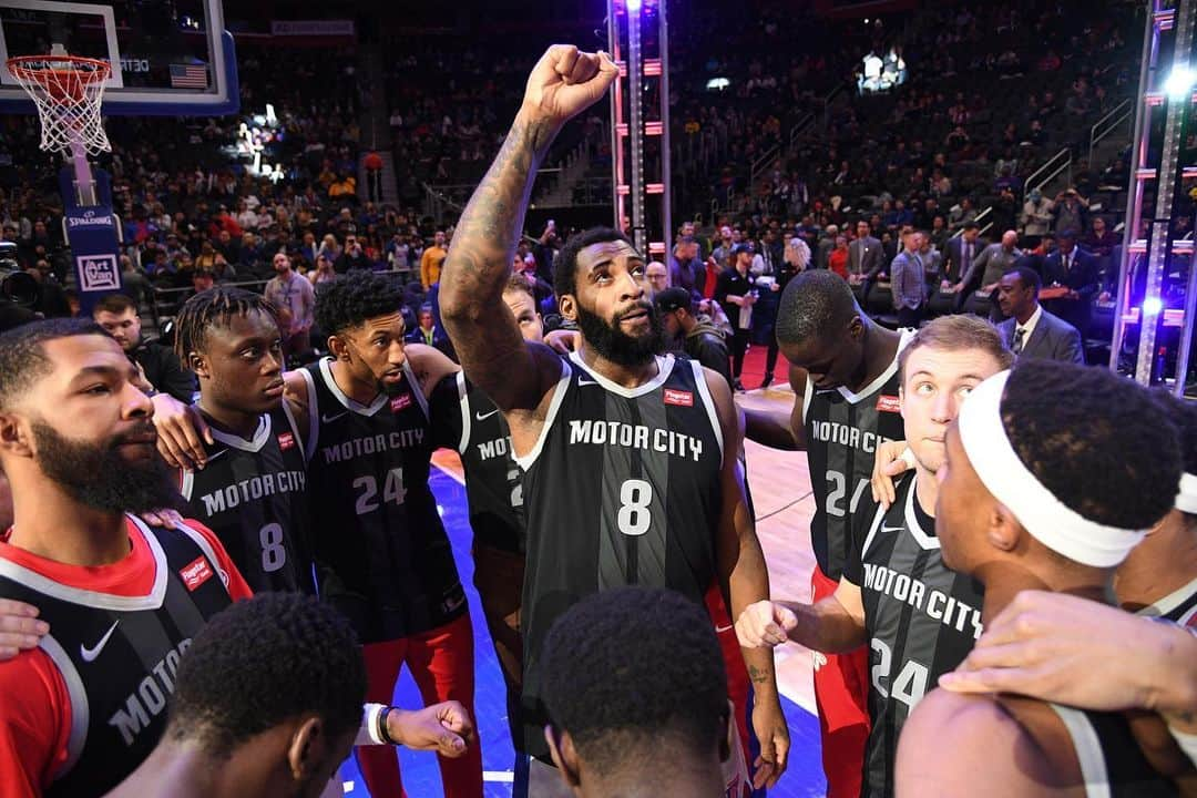 NBAさんのインスタグラム写真 - (NBAInstagram)「The @detroitpistons pay tribute to Kobe Bryant by wearing No. 24 and No. 8 jerseys during pregame introductions.」1月28日 10時53分 - nba