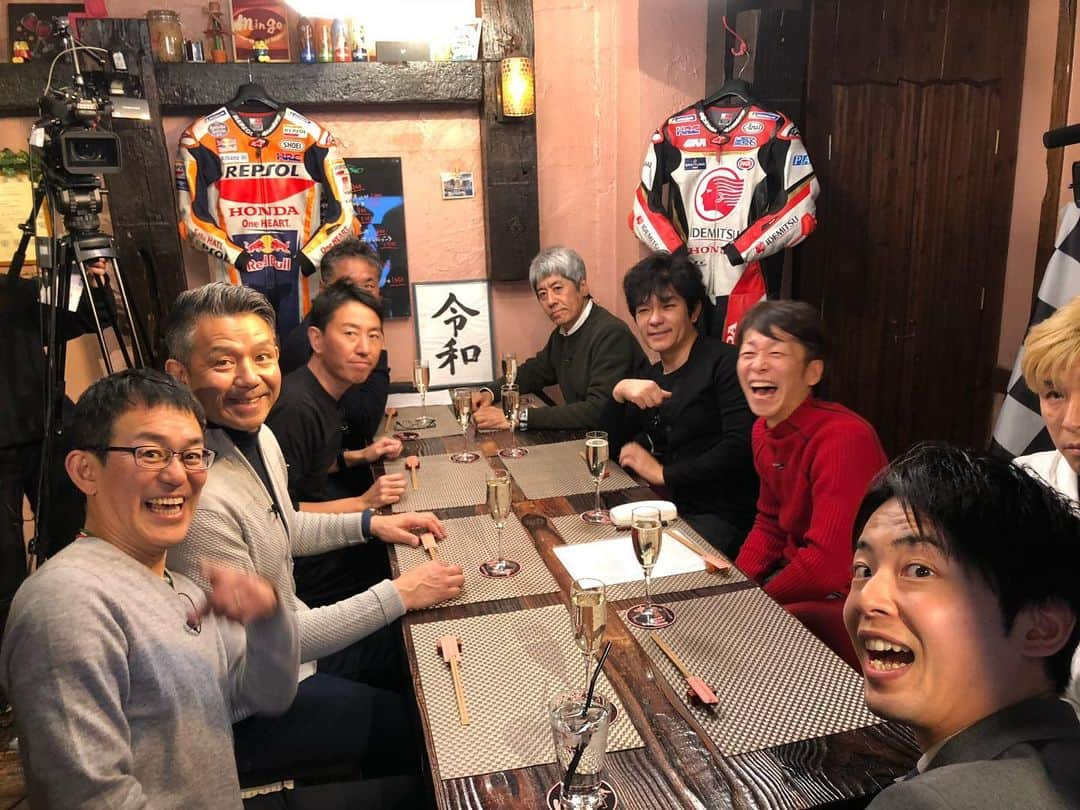 原田哲也さんのインスタグラム写真 - (原田哲也Instagram)「MotoGP 座談会収録終わりました。 みんな楽しそうでしょう😁😁😁 面白いと思うので、皆さん見て下さい。 2月16日22時〜23:30 2月23日19:30〜21:30 #motogp#motogp座談会#日テレ#日テレgタス#辻本聡#宮城光#上田昇#坂田和人#遠藤智#青木琢磨#安藤アナ#福田充徳」1月28日 10時54分 - tetsuya_harada31