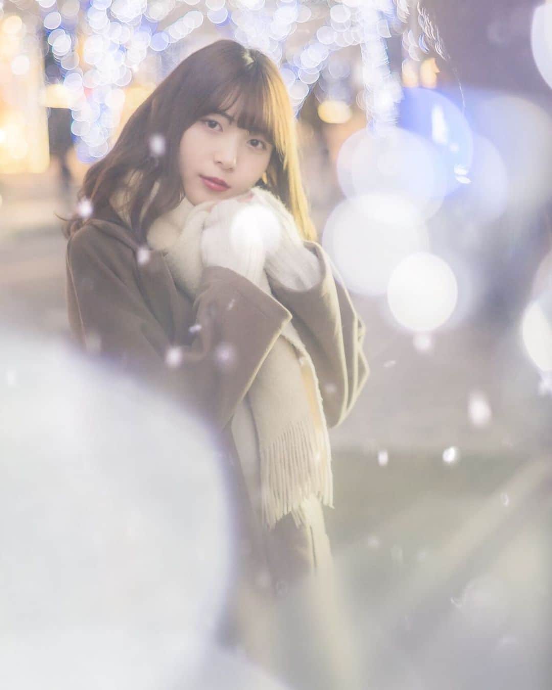 山田麻由のインスタグラム：「.﻿ ﻿ ﻿ ﻿ ﻿ ﻿ ﻿ ﻿ ﻿ ﻿ 雪だあああ☃️❄️﻿ って思ってカーテン開けたのですが全く積もってなかったです😇 でも寒いのが大の苦手な山田ですので、雪は強敵です。﻿ ﻿ ﻿ ﻿ ﻿ ﻿ 写真はかつみさんがいい感じに雪を散らしてくれたやつ❤︎﻿ ﻿ ﻿ ﻿ ﻿ ﻿ ﻿ ﻿ ﻿ まだまだテスト真っ只中です。﻿ あとちょっとがんばるぞ🥺﻿ ﻿ ﻿ ﻿ ﻿ ﻿ ﻿ ﻿ ﻿ ﻿ ﻿ ﻿ ﻿ ﻿ ﻿ ﻿ ﻿ #撮影#撮影モデル#被写体#サロンモデル #サロモ #ポートレート#ポートレートモデル#ポートレート女子」