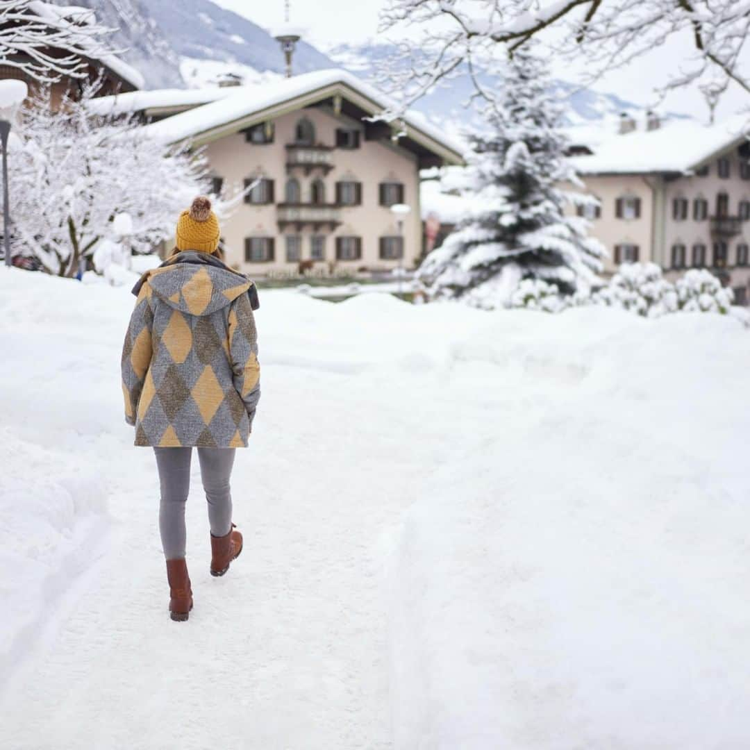 ロキシーさんのインスタグラム写真 - (ロキシーInstagram)「The big chill ❄️ Exploring Zillertal, Austria with @mariakuzma」1月28日 11時00分 - roxy