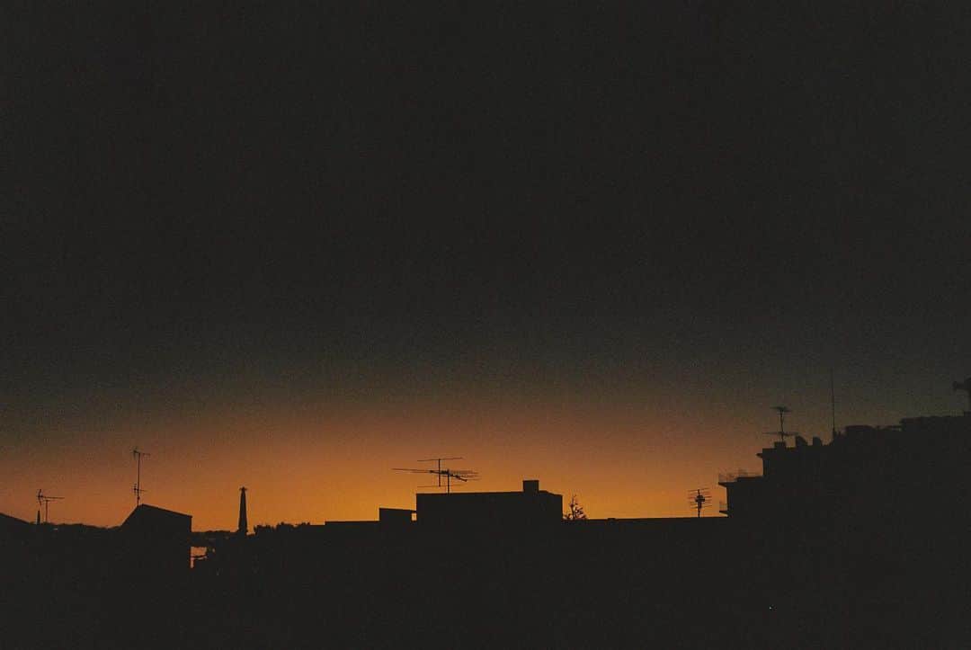 髙尾勇次さんのインスタグラム写真 - (髙尾勇次Instagram)「夜明けだったか 夕暮れだったか #film#filmphotography#analogphotography#canona1#hibi_jp#filmphotographic」1月28日 11時31分 - takaoyuji