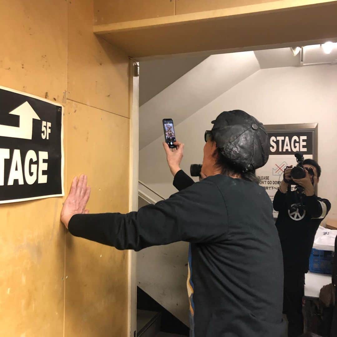 いとうせいこうさんのインスタグラム写真 - (いとうせいこうInstagram)「始まる前にJAGATARA集合したの興奮した。それを鮎川さんも撮ってて笑った（インスタだと見れる）。」1月28日 11時34分 - seikoito