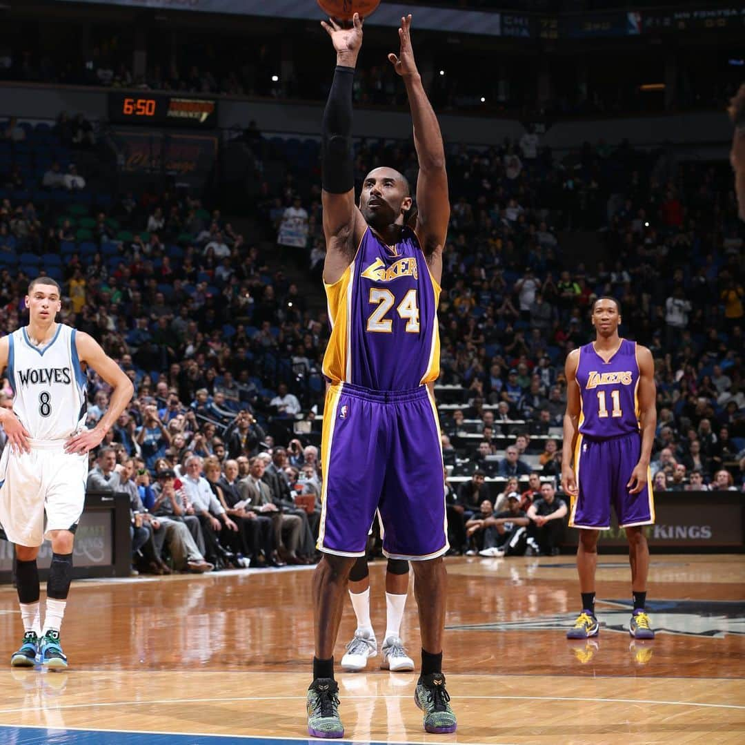 NBAさんのインスタグラム写真 - (NBAInstagram)「The @timberwolves and @sacramentokings started the game by taking 8-second backcourt and 24-second shot-clock violations.  The Timberwolves placed the ball at the free-throw line, the spot where Kobe Bryant passed Michael Jordan on the all-time scoring list.」1月28日 11時36分 - nba