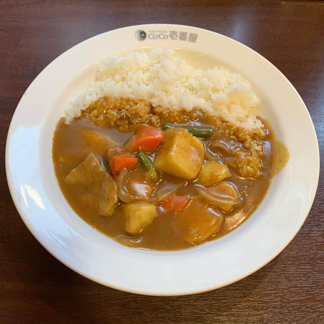 くろさんのインスタグラム写真 - (くろInstagram)「🥄オリジナルスプーン欲しさに グランド・マザー・カレー🍛ごはん少なめ828円 またしてもハズレ😢 #アタリ入ってない疑惑 #チャレンジ券  #グランドマザーカレー #オリジナルスプーン #福神漬け #福神漬け大好き #大量福神漬け #かけすぎ部 #CoCo壱番屋 #ココイチ #CoCo壱番屋港区ヴィータイタリア店 #汐留ランチ #新橋ランチ #カレーランチ #ココイチランチ」1月28日 11時54分 - m6bmw