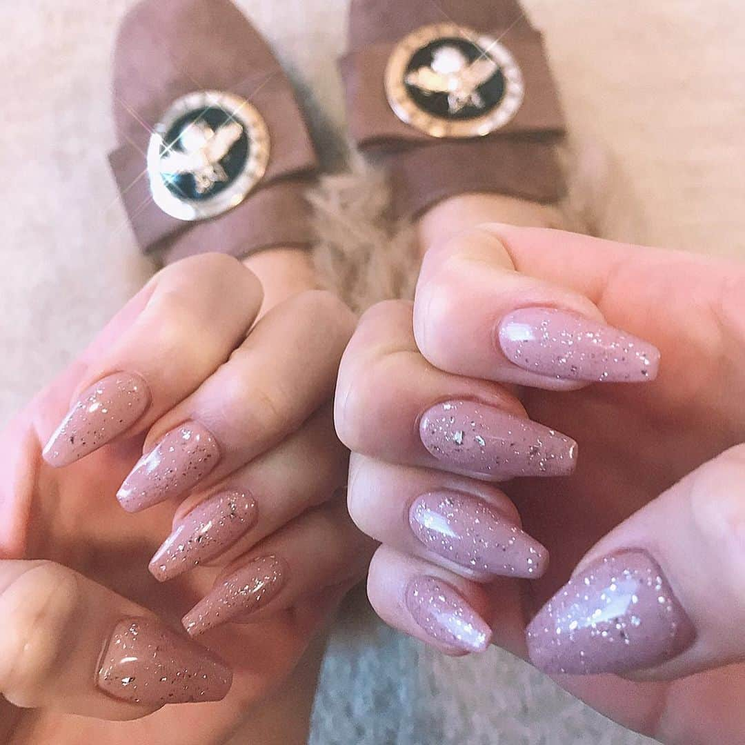 角田麻央さんのインスタグラム写真 - (角田麻央Instagram)「👼🏽💘 Thanxxx @k.myoen @nailsalonglory 💜 絶妙なpink具合がたまらない。。。🙈 ファーのローファーはやく履きたい！！ はやくあったかくなってくり〜😬🌰 Shoes by @trend_gossip ✔️✔️✔️ #nail #nails #nailstagram #naildesign #nailart  #pinknails #lovepink #dastypink #trendgossip」1月28日 11時59分 - maotsunoda888