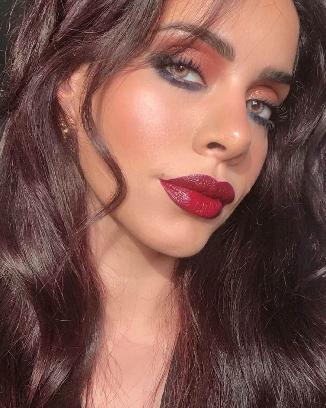 M·A·C Cosmetics Canadaさんのインスタグラム写真 - (M·A·C Cosmetics CanadaInstagram)「#MACAmbassador @makeupartistfarah goes for bold berry lips with Lip Pencil in Nightmoth and Patent Paint Lip Lacquer in Polished Prize. #Repost #MACPatentPaint」1月28日 12時00分 - maccosmeticscanada