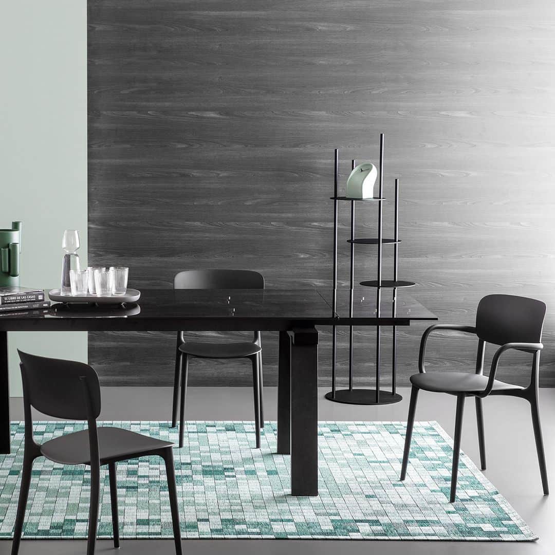 のインスタグラム：「日本最大級の家具・インテリア通販サイト【 FLYMEe 】 ・ ・ ・ #FLYMEe#Calligaris#interiorstyle#hoteldesign#interiordesignersofinsta#armchair#moderninteriors#contemporarydesign #フライミー#カリガリス#海外インテリア#海外インテリアに憧れる#大人インテリア#シンプルモダン#ブラックインテリア#ホテルライク#マンション暮らし#マンションインテリア#マンションライフ#リノベーション#マンションリノベ#リフォーム#マンションリフォーム#リノベ#内装デザイン#内装工事#内装リフォーム#フルリノベーション#注文住宅#中古マンション」