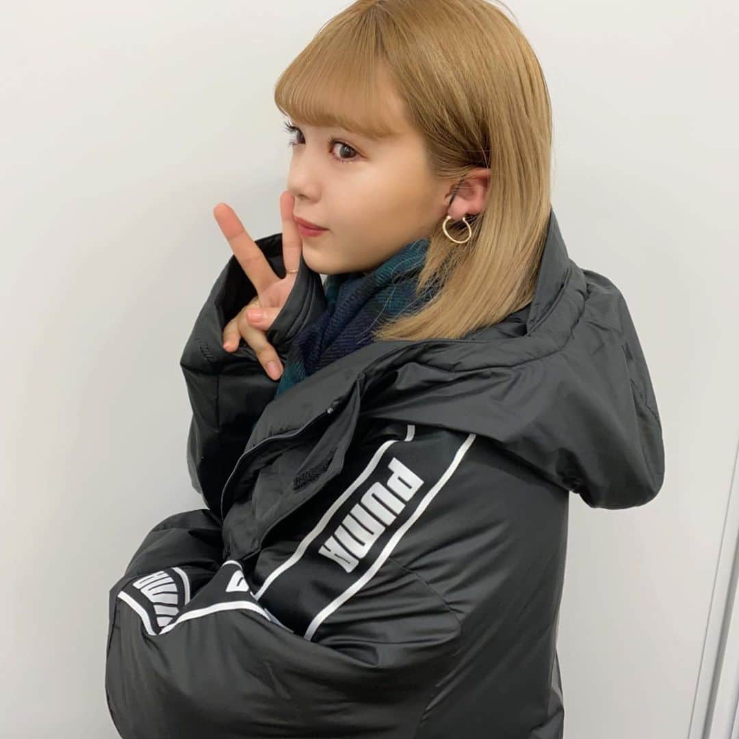 高橋有紀のインスタグラム：「朝からかわいいにこちゃん、とあるお仕事へ❤︎ #輪ゴム」
