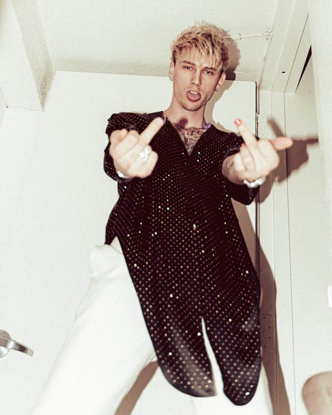 Young Gunnerさんのインスタグラム写真 - (Young GunnerInstagram)「mood 💅🏼」1月28日 12時08分 - machinegunkelly