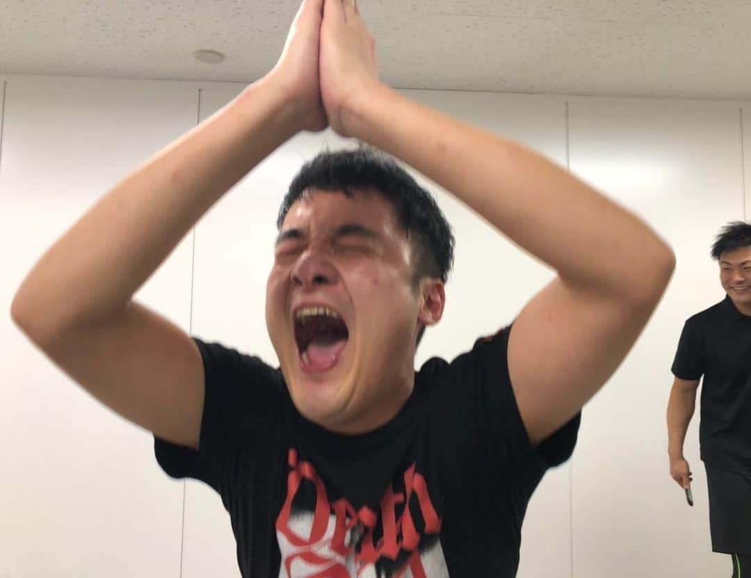青木泰寛のインスタグラム：「真剣に取り組んでおります。  #フレンジ #出張トレーニング」