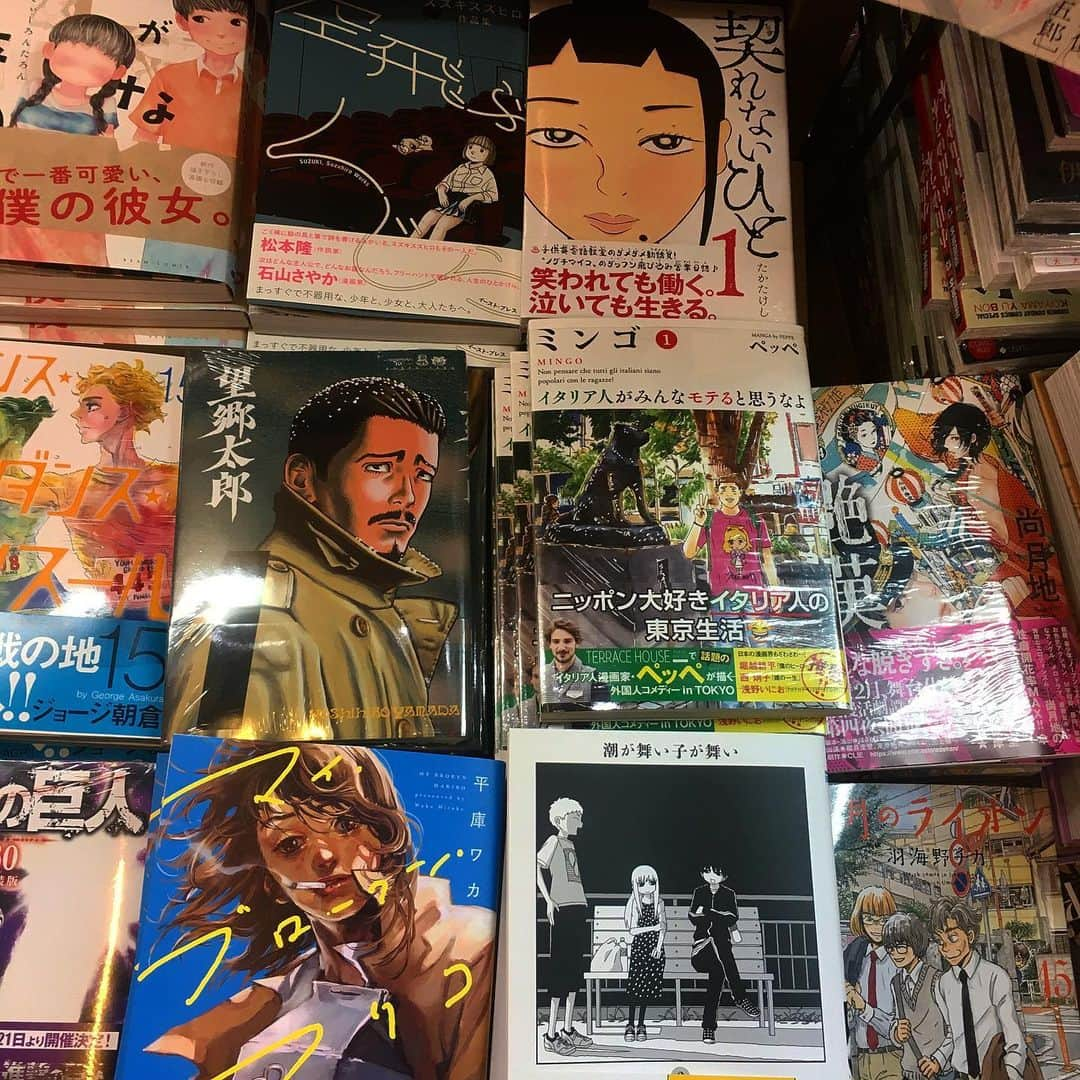 ペッペさんのインスタグラム写真 - (ペッペInstagram)「Seeing my manga in book stores still gives me goosebumps.」1月28日 12時26分 - peppedesu