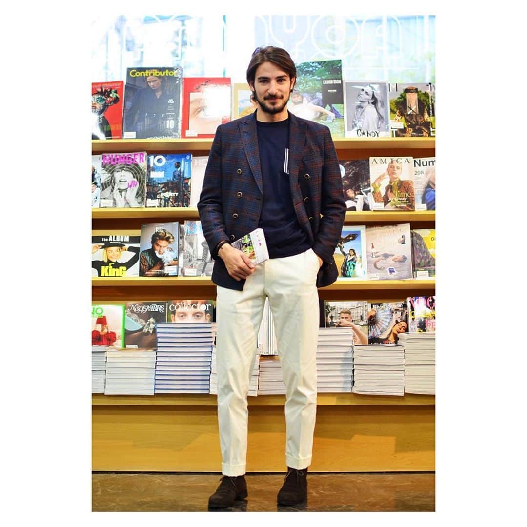 ペッペのインスタグラム：「Seeing my manga in book stores still gives me goosebumps.」
