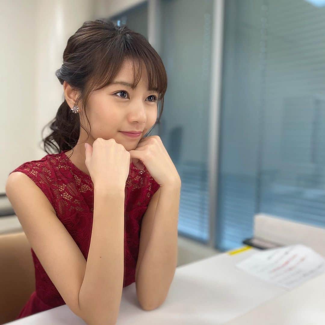 杉浦みずきのインスタグラム：「. オフショット🎶🎼 あらゆる角度からの頬杖笑 1枚目と4枚目は鏡越し 写真上手なマネージャーさんが撮ってくれました☺️ 私よりはるかにうまい… あと11pro画質綺麗すぎてほんとに欲しい」