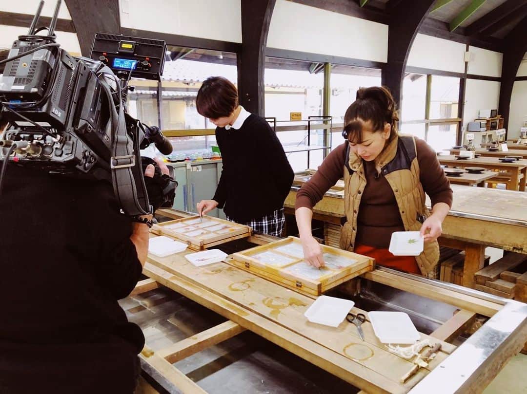 中村優さんのインスタグラム写真 - (中村優Instagram)「和紙作り体験で私は葉書を作りました🌼🌸 #なかなか日本#tvk @kei_takeoka」1月28日 12時46分 - nkmr_yu