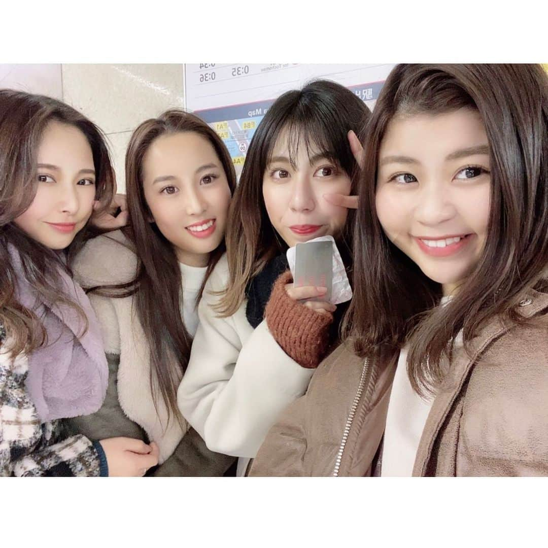 KIREIMOさんのインスタグラム写真 - (KIREIMOInstagram)「. ⚠️ラストチャンス⚠️﻿ ﻿ 2021年新卒のみなさま❤︎﻿ 選考直結のインターンシップのご案内です😆﻿ 2月が最後の開催になるので、この機会を逃さないでくださいね🌈﻿ ﻿ 🏢関東エリア﻿ 2月6日(木)、2月18日(火)、2月27日(木)﻿ ﻿ 🏢関西エリア﻿ 2月21日(金)﻿ ﻿ 🏢名古屋エリア﻿ 2月14日(金)﻿ ﻿ 就活に役立つ講座やワークなどの内容が盛りだくさん🌿﻿ 面接で自信をもって、自己PRが出来るように一緒に準備をしていきましょう💓﻿ ﻿ 「女性が働きやすさ日本一」を本気で目指すキレイモでは﻿ 福利厚生や休日・休暇の充実はもちろん﻿ 自分の強みを生かしながら活躍できる環境があります😉﻿ ﻿ 少しでも気になってくださった方はCHECK🎵﻿ https://kireimo.jp/career/fresh//?adcode=cigff﻿ ﻿ エントリーをお待ちしています✨﻿ ‐‐‐‐‐‐‐‐‐‐‐‐‐‐‐‐‐‐‐‐‐‐‐‐‐‐‐‐‐‐‐‐﻿ ﻿ キレイモリクルータのご紹介💗﻿ スタッフのリアルな毎日をCHECK✔﻿ ﻿ 【本社コールセンター　久保リーダー】﻿ @momo_kireimo﻿ お出かけ大好き、カフェめぐりが趣味☕﻿ スタッフ同時でお酒を飲みに行くことも♩﻿ ﻿ ‐‐‐‐‐‐‐‐‐‐‐‐‐‐‐‐‐‐‐‐‐‐‐‐‐‐‐‐‐‐‐‐﻿ ﻿ ★お問い合わせ★﻿ 📧saiyou@vielis.co.jp﻿ 📞0120－900－968（採用課直通）﻿ お気軽にお電話ください😊﻿ ﻿ キレイモホームページ💻💙﻿ https://kireimo.jp/career/fresh//?adcode=cigft﻿ ﻿ ‐‐‐‐‐‐‐‐‐‐‐‐‐‐‐‐‐‐‐‐‐‐‐‐‐‐‐‐‐‐‐‐﻿ ﻿ #キレイモ　#KIREIMO　﻿ #渡辺直美　#千鳥ノブ　#千鳥大悟﻿ #脱毛サロン　#全身脱毛　#脱毛﻿ #脱毛無料 　#脱毛ケア 　#エステサロン﻿ #エステティシャン　#求人　#求人募集 ﻿ #求人情報 　#新卒採用　#スタッフ募集﻿ #インターン 　#面接マナー　#自己分析﻿ #接客業　#未経験歓迎 　#転勤なし﻿ #美容　#美容情報　#肌ケア」1月28日 12時49分 - kireimo_official