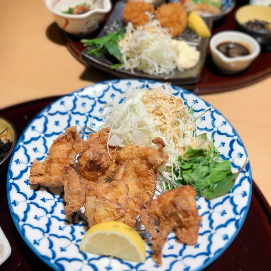 千秋さんのインスタグラム写真 - (千秋Instagram)「千秋の食べ物記録。 家族でパスタ、お友達と和食（お刺身だって食べられるんだ）、苺ミルク羊羹、家族で和定食、なんでも答えを持ってるお友達とモンブラン🍝🐟🍓🍱🌰」1月28日 12時55分 - chiaki77777