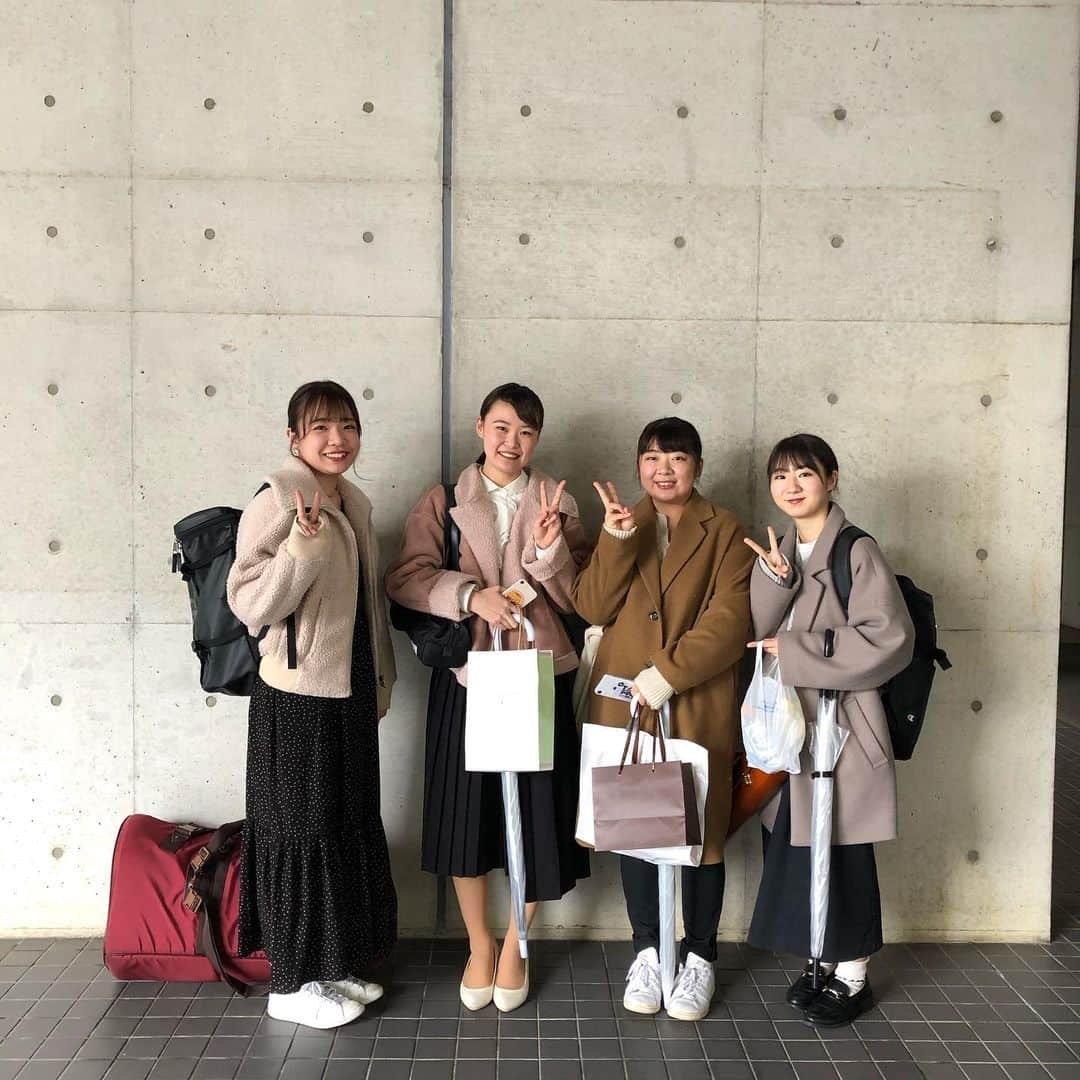 福岡女子短期大学さんのインスタグラム写真 - (福岡女子短期大学Instagram)「専攻科音楽専攻の皆さん☘️後期試験無事に終わったそうです🎷 . #福岡女子短期大学　#福女短　#音楽科　#福岡女子短期大学音楽科　#音楽専攻 .  この投稿をご覧になって「いいね👍」「役に立った」と思われた方は、 @fukuoka_wjc をフォローをお願いします🥺 . ========[ お知らせ ]======== 福岡女子短期大学の資料（2020大学案内📕学生募集要項）を無料送付中です。本学ホームページ📲からお気軽に申し込みください🌟 ========================= . 子ども学科/健康栄養学科 音楽科/文化教養学科 . 福岡女子短期大学 住所：‪‪‪‪福岡県太宰府市五条四丁目16番‬1号‬‬‬ tel：‪‪‪092-922-4034‬‬‬（代表) . #専攻科 #専攻科生 #音楽 #大学生 #ピアノ演奏 #ピアニスト #ユーフォニアム #フルート #ピアノ #musiclover  #piano #pianist #pianoplaying #goodmusic #musicstudent #classicalmusician #musicmajor」1月28日 13時03分 - fukuoka_wjc