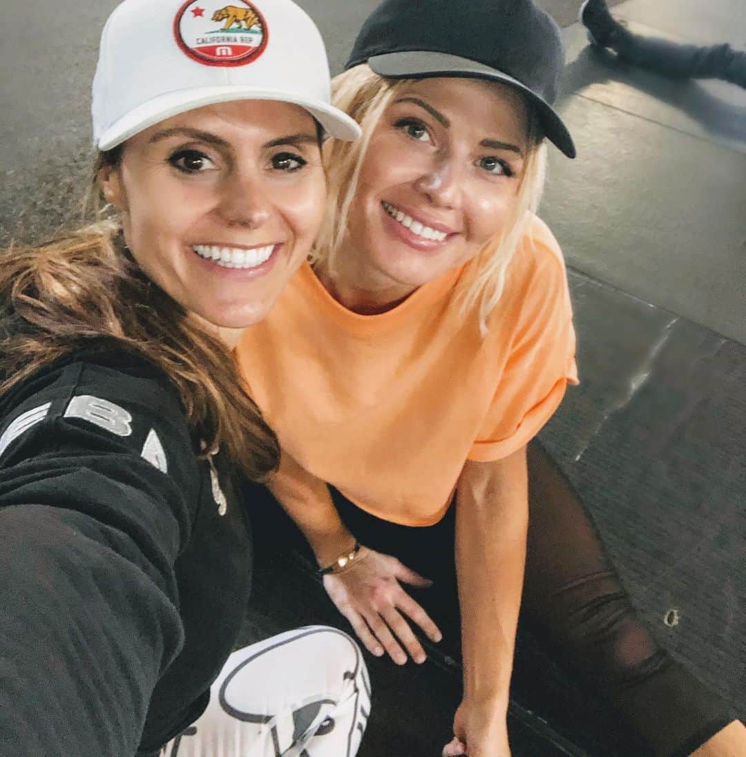 トリー・ウィルソンのインスタグラム：「. We ALL need a friend that kicks our butt as much as we kick theirs when we need it. . 21 years since we first met & she never backs down at the gym. . #CrazyNut #WillFeelThisTomorrow #OurSpot」
