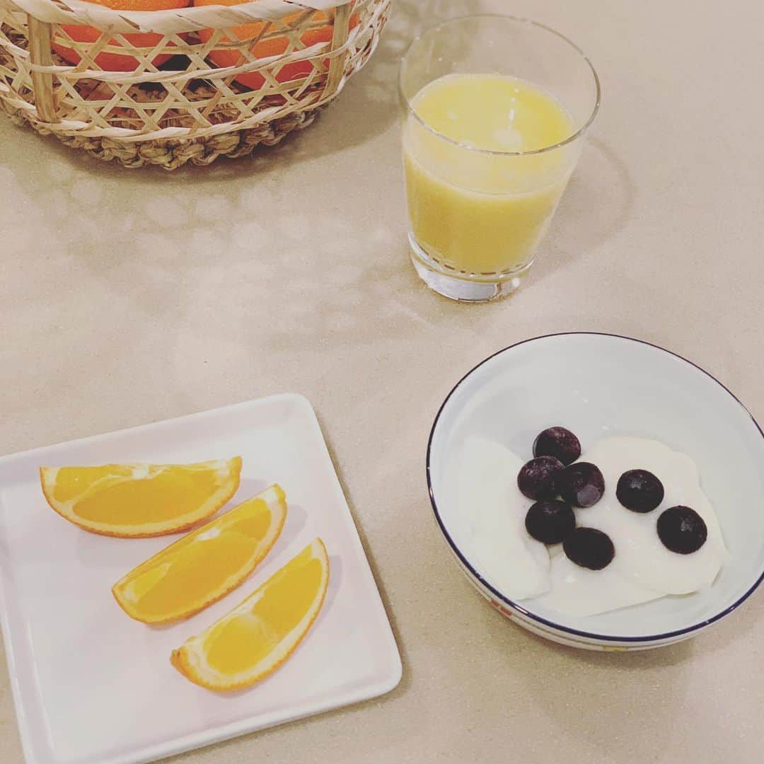 奥菜恵さんのインスタグラム写真 - (奥菜恵Instagram)「ビタミン補給。  #オレンジ #オレンジジュース  #ブルーベリー」1月28日 13時28分 - megumi_okina