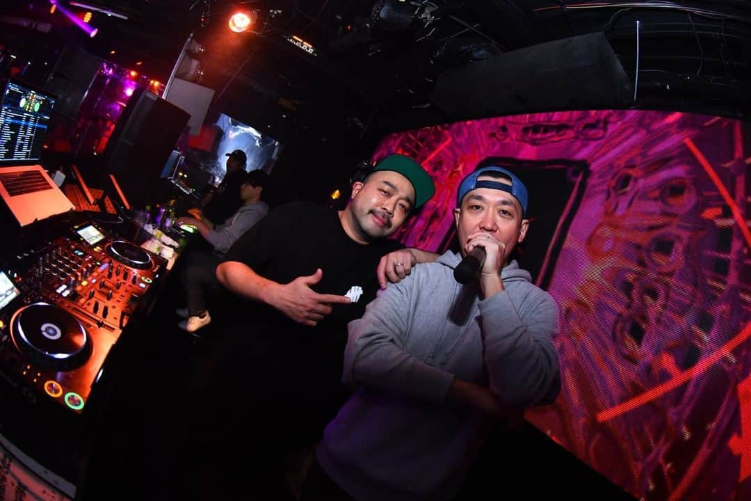 DJ HAZIMEさんのインスタグラム写真 - (DJ HAZIMEInstagram)「1/27/2020 @giraffejapan  Photo📸By @photo_tasuku  #osaka #giraffe #melt #TryHard #BeePMmgmt 次回は2月24日(月)にプレイします⚠️ お近くの方は是非✌️」1月28日 13時32分 - djhazime