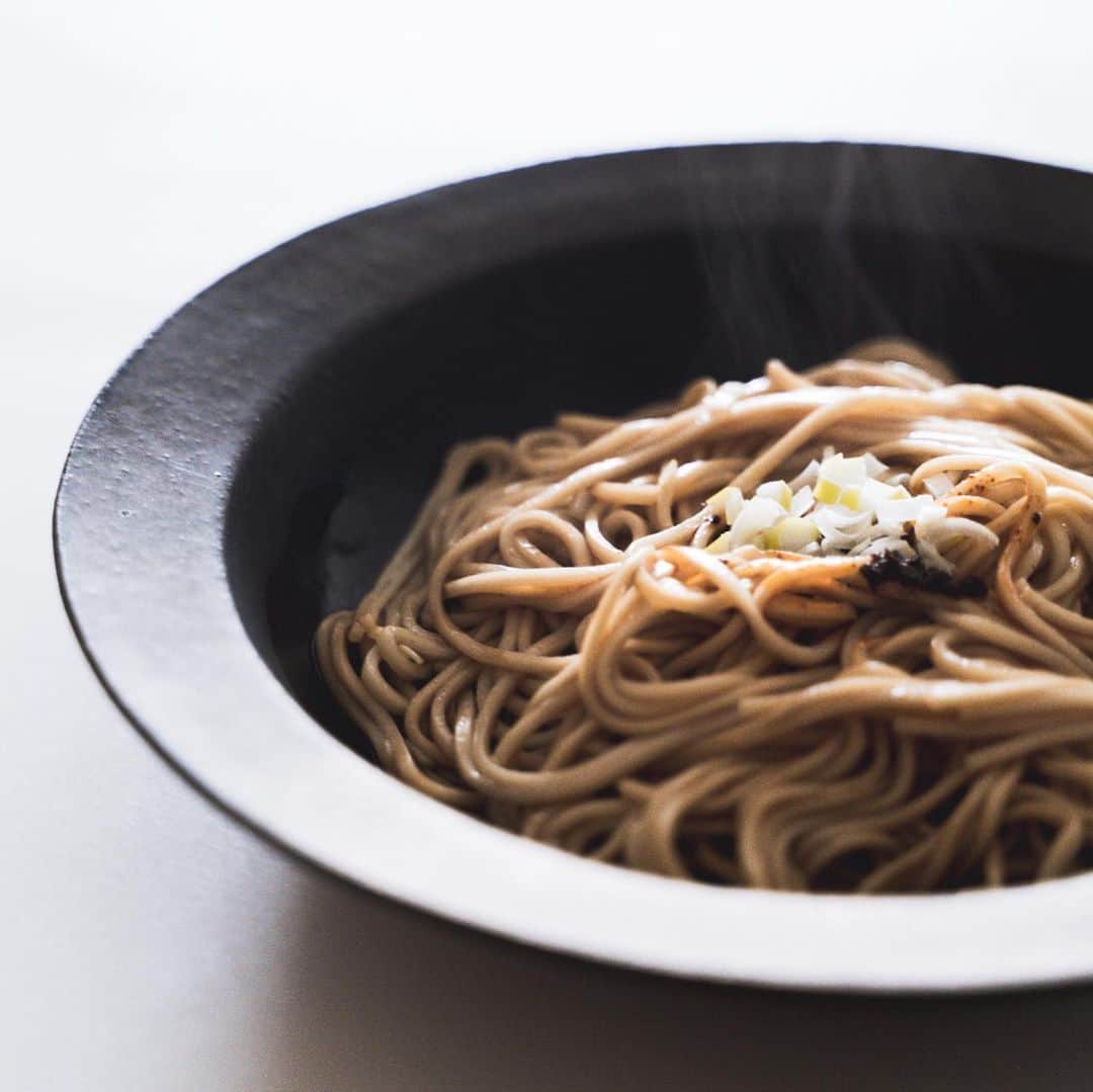 市川渚さんのインスタグラム写真 - (市川渚Instagram)「The best instant Taiwanese mixed noodle ever!🍜 #kiki麺﻿ ﻿ ﻿ ﻿ 台湾で買ってきたインスタントのkiki麺が美味しすぎて、これ買うために台湾にまた行きたいくらいのレベル（と思ったらamazonに売ってる件。もちろん割高だけど😭）﻿ ﻿ ﻿ ﻿ #kikinoodles#photolog#taipeitrip#台湾旅行#taiwanfood#taiwansouvenir#台湾土産#台湾おみやげ#kiki食品雜貨」1月28日 14時06分 - nagiko