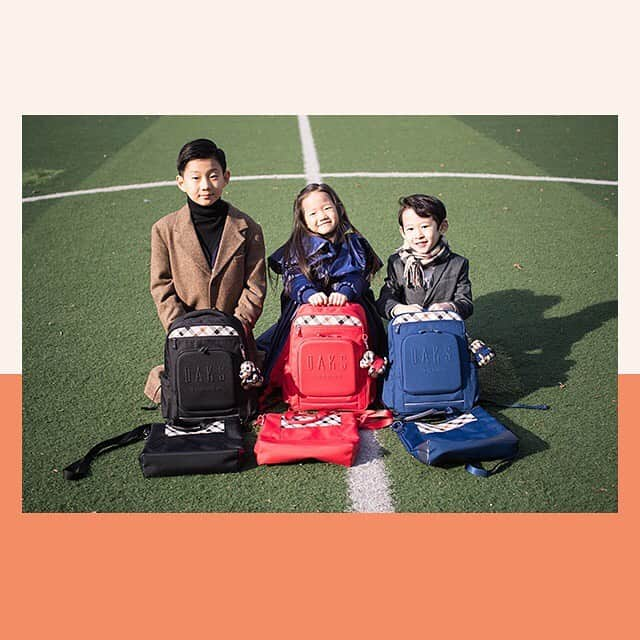 DAKS Koreaさんのインスタグラム写真 - (DAKS KoreaInstagram)「DAKS KIDS 아이들의 첫 발걸음을 응원하는 닥스 키즈입니다. 닥스만의 꼼꼼한 디테일과 고급진 소재가 키즈 백팩, 신발주머니 그리고 곰돌이 키링으로! 아이들에게 설레임을 선물하세요. _ [DAKS KIDS] #DBBA9F924BK #DBBA9F925R2 #DBBA9F926N2 #DBBA9F927BK #DBBA9F928R2 #DBBA9F929N2 _ #닥스 #닥스코리아 #닥스엑세서리 #DAKS #DAKSACCESSORIES #Lfmall #닥스키즈 #닥스키즈백팩 #닥스키즈신발주머니 #초등학생백팩 #초등학생신발주머니 #입학선물」1月28日 14時10分 - dakskorea_accessories