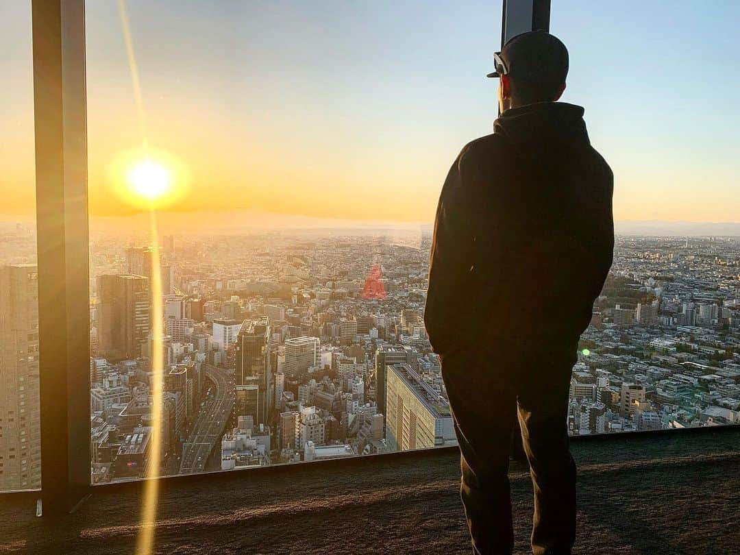 あっくんのインスタグラム：「漢だったら、やると決めたら必ずやる。 どんな障害があっても、どんな壁にぶち当たっても、全て乗り越える。 つまずいても、失敗してもいい。負けなければ。 逃げない、曲げない、引かない、だから負けない。 とことん進め！俺っ！！ #2020年 #再始動」