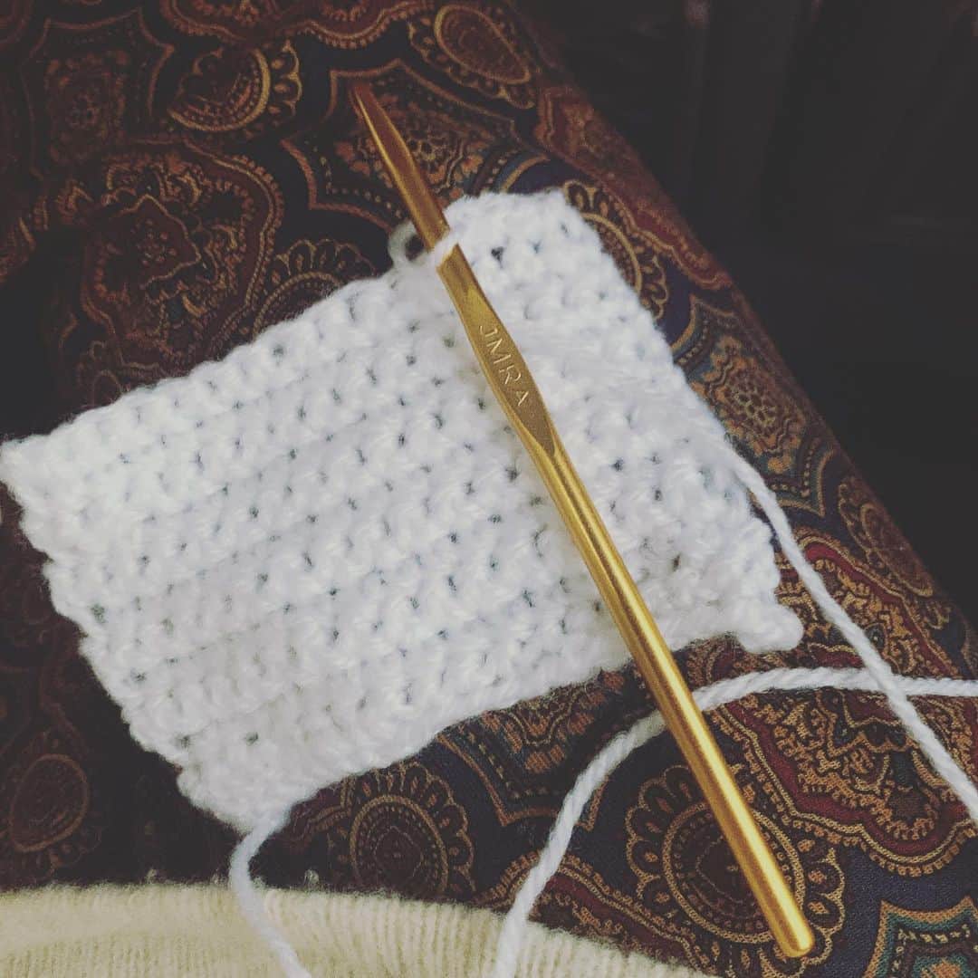 AYUMIさんのインスタグラム写真 - (AYUMIInstagram)「ロケバスでの待ち時間が 長かったから、その間にエコタワシが 編めて、うれし時間に☺️ . 本と編み物を鞄にいれてきて よかった♪ . 編み物はだいたい待ち時間に（笑 . . #エコタワシ #アクリルタワシ #合間に #かぎ針編み  #手編み #eco」1月28日 14時14分 - ayumiayunco