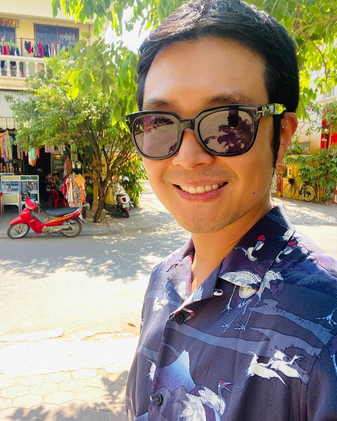 イ・キョンのインスタグラム：「in Cambodia.... #이켠」