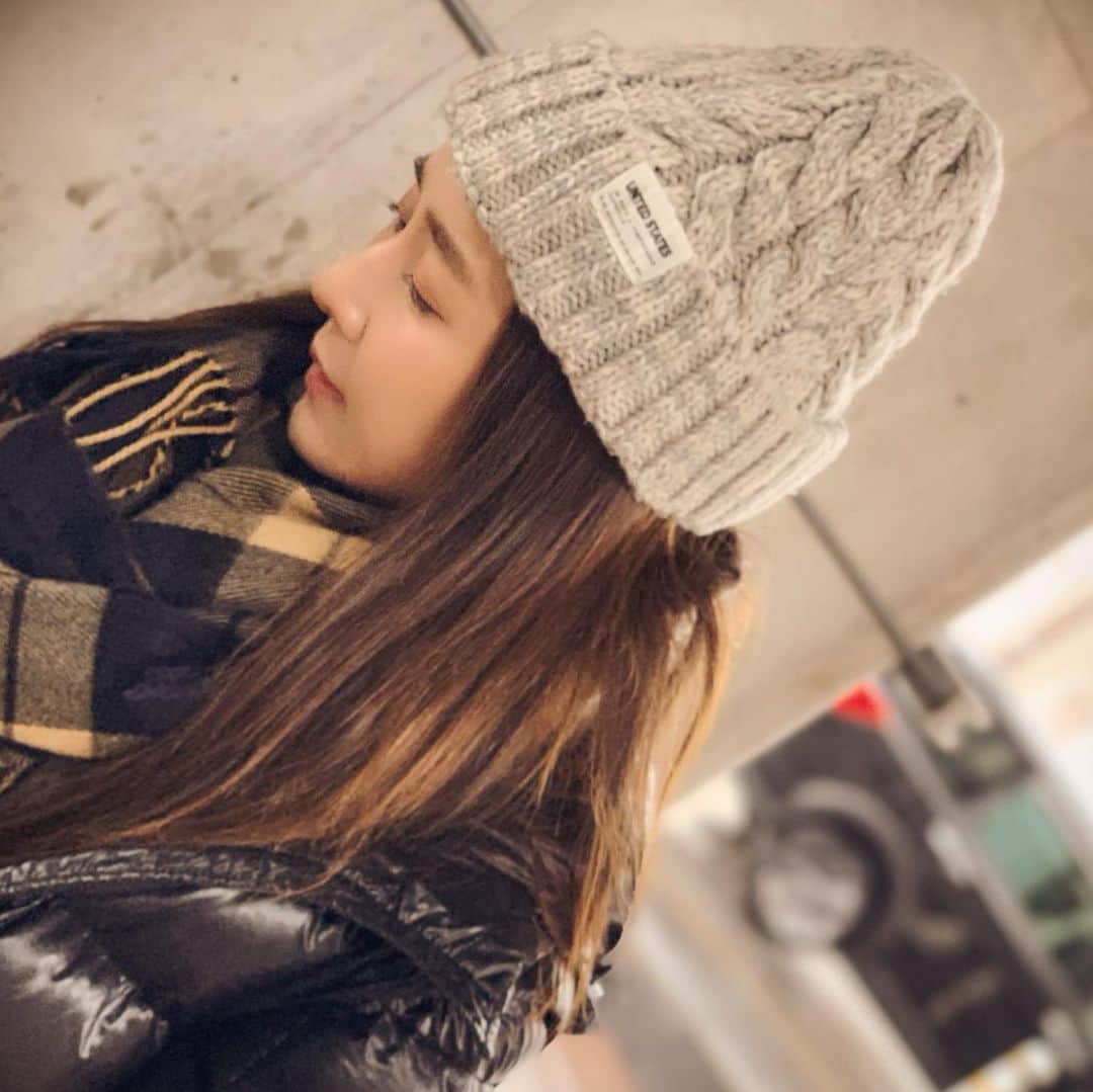 山川恵里佳さんのインスタグラム写真 - (山川恵里佳Instagram)「: : #帽子がある生活 #ヘアセットしなくていいんだもん♡ #ずぼら女子」1月28日 14時34分 - erika_3_official