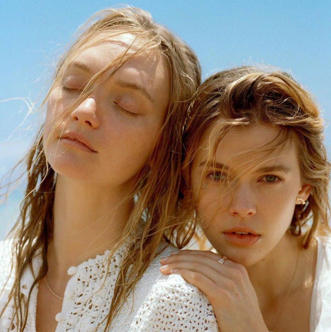 のインスタグラム：「@victorialee @bazaaraustralia」