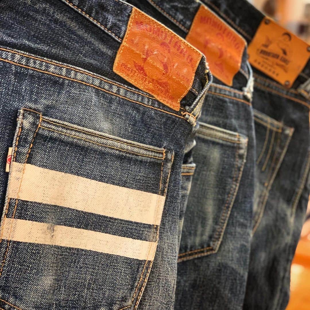 momotarojeansのインスタグラム：「MOMOTARO faded jeans  #kojima #kurashiki #okayama #jeans #denim #denimday #denimporn #denimhead #selvedge #selvage #selvedgedenim #selvedgeforum #denimevolution #selvedgemurah #unionspecial #goingtobattle #madeinjapan #japanesedenim #fading #naturalfading #madebyhand #madeinjapan #jeanslife #vintagejeans #fade #selvedge #mensweardaily」