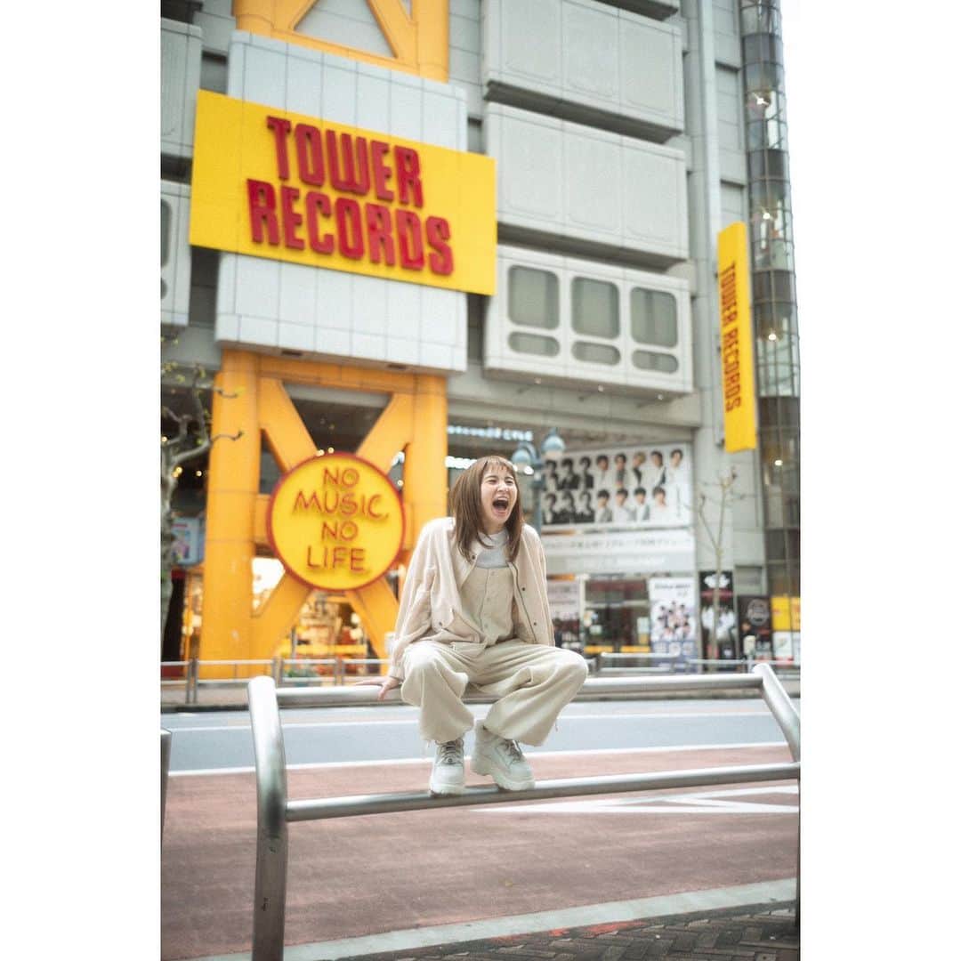 大久保聡美さんのインスタグラム写真 - (大久保聡美Instagram)「NO  MUSIC, NO  LIFE. たーーのしかったー🥳 📷 @otakehiroaki 💇‍♀️ @roots_shibuya2003  #ポートレート #camera #モデル #渋谷」1月28日 14時55分 - stm_o_