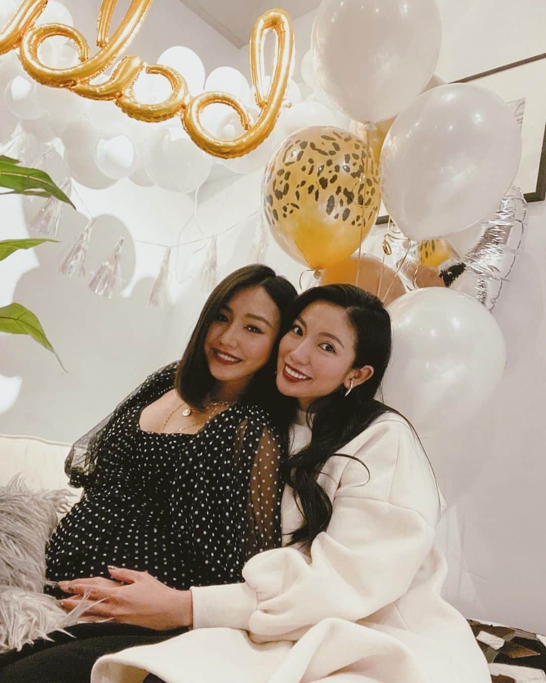 吉田愛璃のインスタグラム：「. . 大好きな @miokato3306 の 完全サプライズ" BABY SHOWER "👶🎈. . . 🤎大🤍成🤍功🤎  みんなから愛される澪😌🤍 素敵空間すぎてウルウルした( ຶཽ ˙̫̮ ຶཽ ) こみおの誕生がほんとに待ち遠しいです🤤💭 でもこのおっきいお腹のなんとも愛おしい澪が見れるのもあと1ヶ月ちょっとかと思うと少し寂しい。いっぱい見とこ！笑  #babyshower #babycoming #babyboy👶」