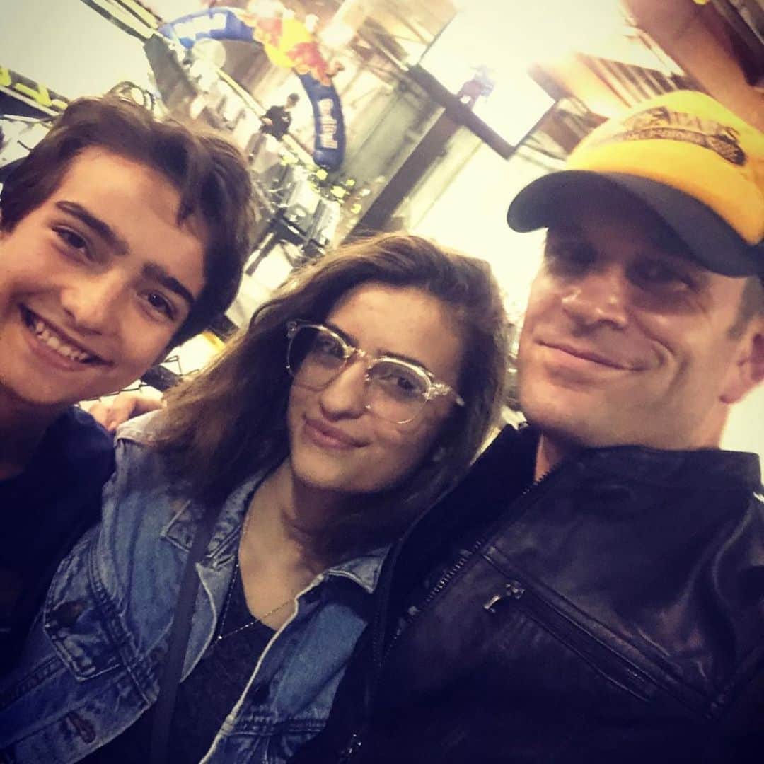 イライアス・ハーガーさんのインスタグラム写真 - (イライアス・ハーガーInstagram)「Best night! I had so much fun with @johnbrotherton and @soni_nicole at @racersedgekarting. #fullerhousereunion」1月28日 15時21分 - eliasharger