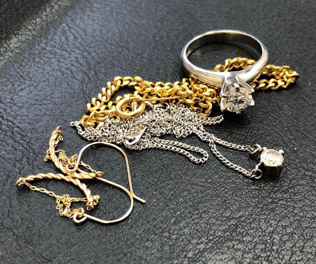 ブランド EXのインスタグラム：「貴金属　お買取致しました！ ダイヤモンドも高価買取致します！ .  #杉並区 #高価買取 #高井戸 #浜田山 #井の頭線 #ブランドEX #営業 #女性スタッフ在籍 #お気軽にどうぞ😊 #断捨離 #片付け #整理して出てきた商品 #拝見させて下さい！ #出張買取も致します #生前整理 #貴金属 #切手 #金券 #金買取 #ダイヤ高価買取」