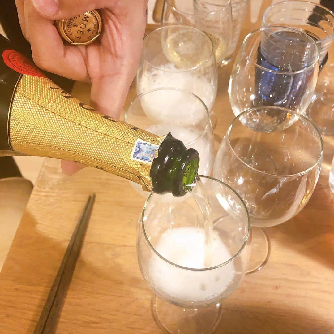阿部洋子さんのインスタグラム写真 - (阿部洋子Instagram)「👯‍♀️👯‍♀️👯‍♀️ #新年会！ #homeparty  #親友 宅で 仲間とわいわい🎶 美味しいものがこれでもか！って 出てくる。 料理上手だなー😋 あたすは、食べる＆喋る＆飲む担当w  #美味しゅうございました  #thankyou」1月28日 15時45分 - hirocoring
