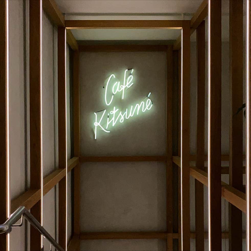 黒木理也さんのインスタグラム写真 - (黒木理也Instagram)「its about to glow #cafekitsune paris Louvres so fancy so chic 🧀🍷🇫🇷」1月28日 16時08分 - masayakitsune
