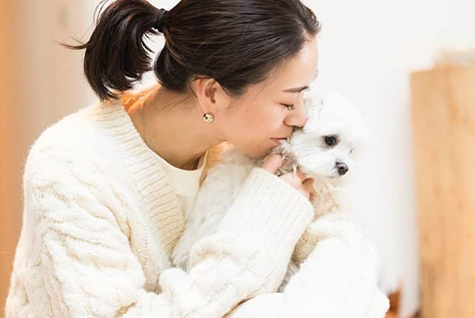 大日方久美子さんのインスタグラム写真 - (大日方久美子Instagram)「・ 犬たちとの生活をより良くする為に引越しをした私たち。  今、同じようにペットの為に住み替えをしたりリノベーションを、したりする「ペットのリハウス」が注目されているそうで、もれなく私もその1人です。  今回リライフモードで取材していただいた我が家の犬たちとの様子や、将来どんなペットのリハウスをしたいかなどお話させていただきました。  他にも犬たちを中心とした家を建てたり、ドックトレーナーさんの視点から見た理想の家など勉強になる記事も公開されています！ (理想的な一軒家だった！) ・ ・ 私もいつか犬たちがより良く暮らせる家を建てて、病気の子や大型犬の保護活動もしたい🙏🏻 ・ インタビュー記事はストーリーから。ハイライトにも残しておきます。 ・ ・ #ペットリハウス  #PR #犬がいる生活  #犬は家族 #保護犬を家族に  #ペットショップに行く前に #譲渡会 へ」1月28日 16時37分 - kumi511976